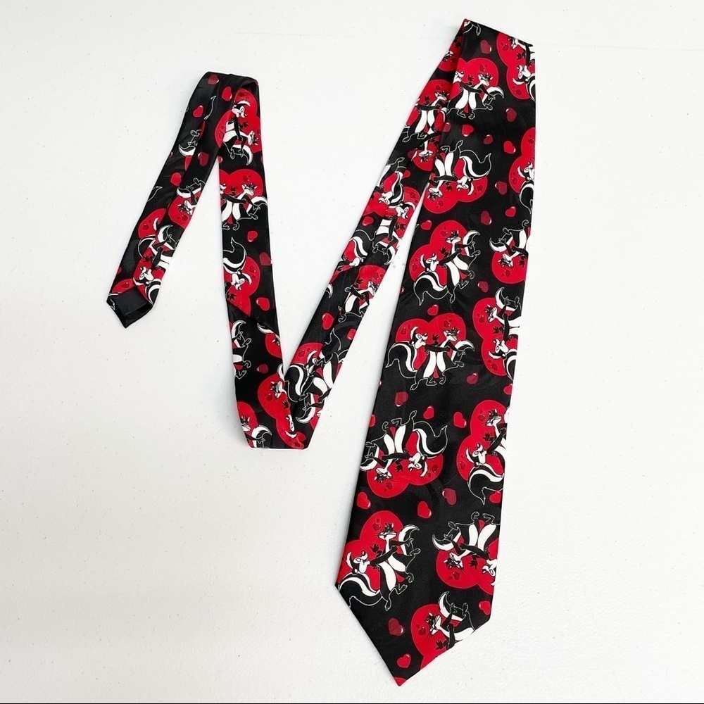 1997 Heart / Love Looney Tunes Tie “Pepe le Pew”